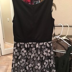 Cachet cocktail dress with embroidered flower